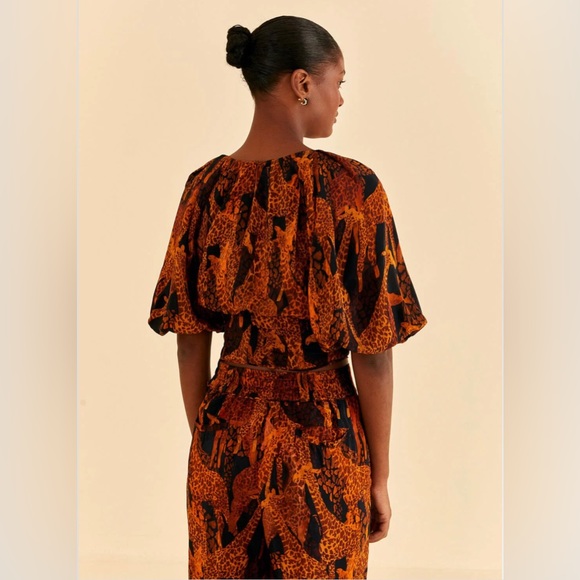 Farm Rio Black Giraffes Puff Sleeve Blouse - Picture 8 of 8